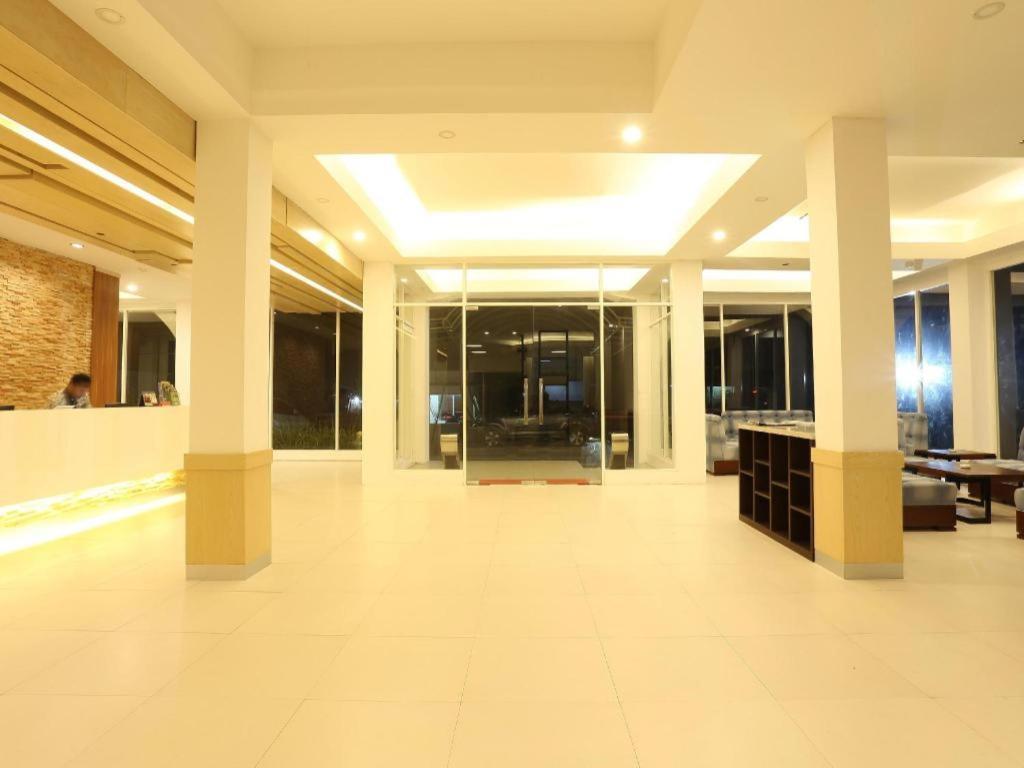 Fovere Hotel Palangkaraya By Conary Exterior photo