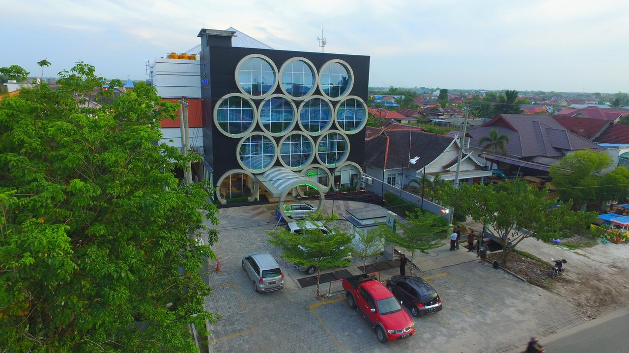 Fovere Hotel Palangkaraya By Conary Exterior photo